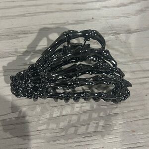 Skull hand hair clip/claw